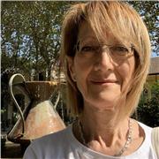 Insegnante laureata, specializzata apprendimenti facilitati DSA, ADHD, DVA,Tutor didattico, impartisce lezioni presenza online